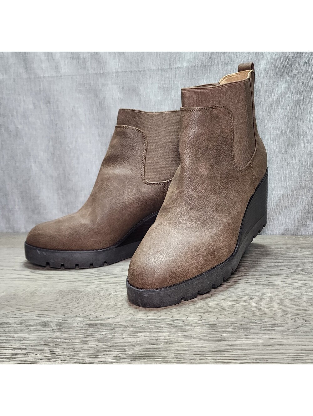 Size 11 Crown Vintage Marleen Faux Leather Brown 3 inch Chelsea Lug Wedge Boots